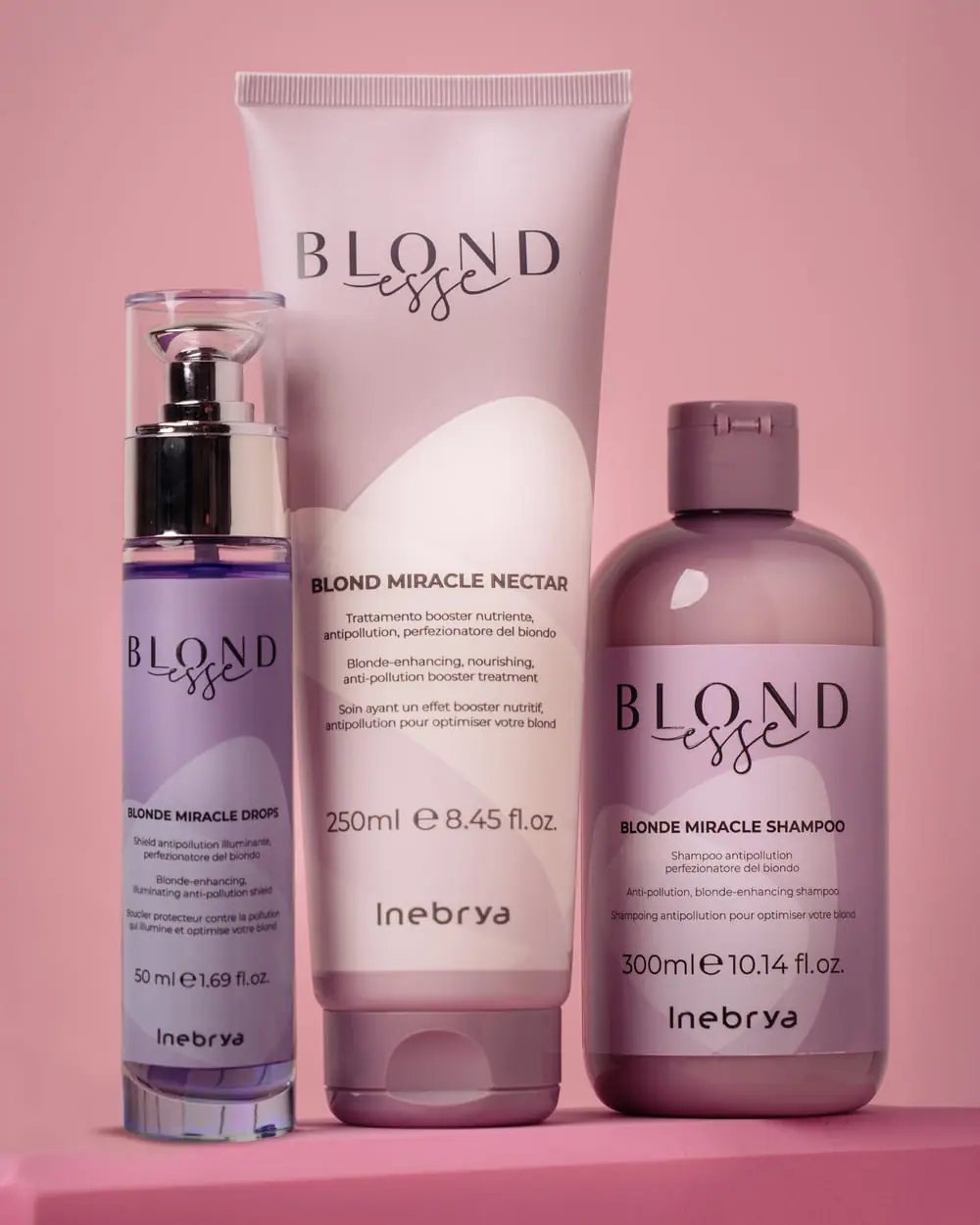 Produtos da linha Blondesse sobre fundo rosado